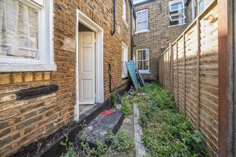 39 Ravenswood Road, London, SW12 9PN
