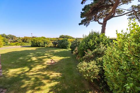 2 bedroom flat for sale, Seafront, Hayling Island