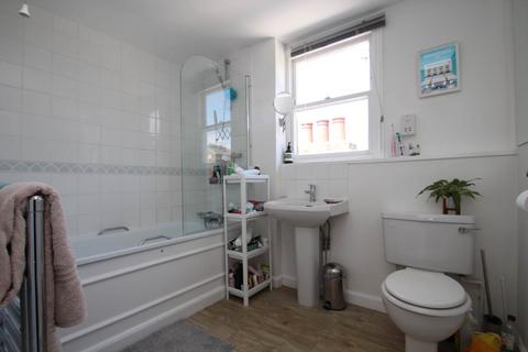 35c Dartmouth Park Avenue, London, NW5 1JL