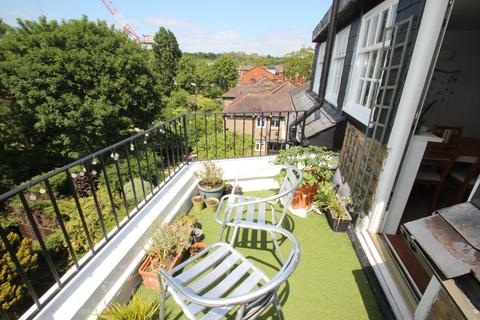 35c Dartmouth Park Avenue, London, NW5 1JL