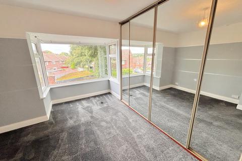 2 bedroom flat to rent, Henshaw Place, Newcastle upon Tyne NE5