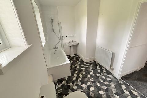 2 bedroom flat to rent, Henshaw Place, Newcastle upon Tyne NE5