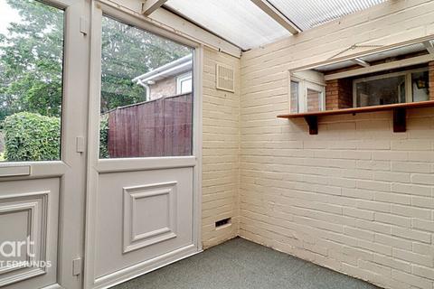 2 bedroom detached bungalow for sale, Manderville Road, Bury St Edmunds