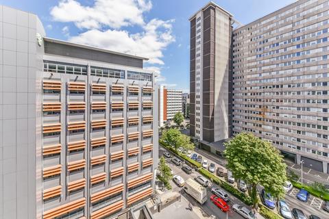 Studio to rent, Pinnacle Apartments, Saffron Central Square, Croydon CR0