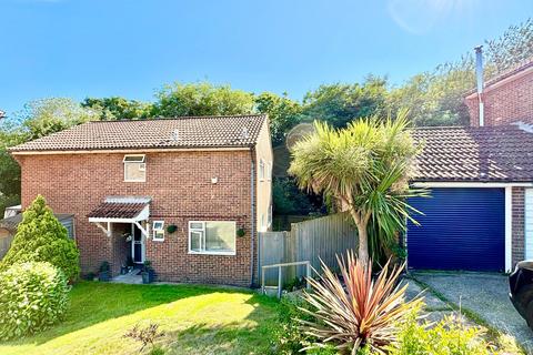 3 bedroom detached house for sale, Hillyglen Close, Hastings, TN34