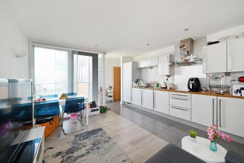 2 bedroom flat for sale, Neutron Tower, London E14