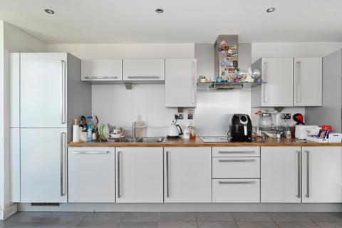 2 bedroom flat for sale, Neutron Tower, London E14