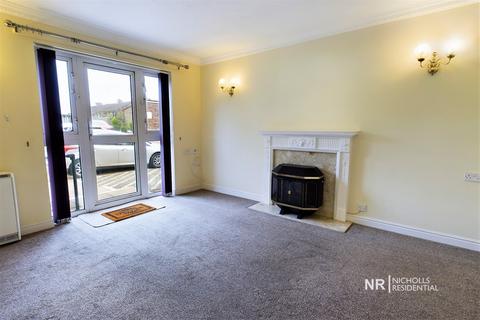 1 bedroom flat for sale, Clayton Road, Chessington, Surrey. KT9