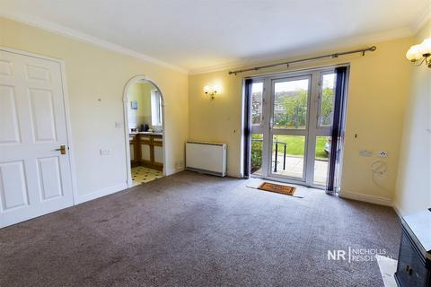 1 bedroom flat for sale, Clayton Road, Chessington, Surrey. KT9