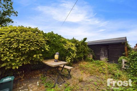 23 The Clumps, Ashford, TW15 1AT
