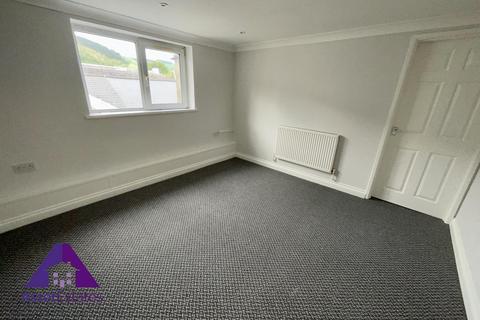 2 bedroom maisonette to rent, Market Street, Abertillery