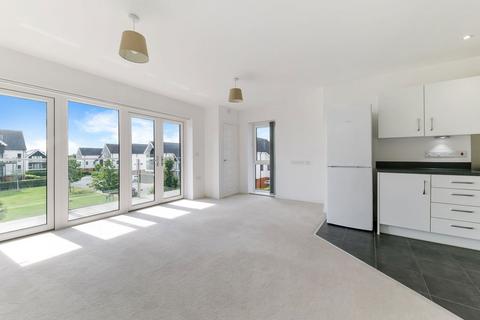 2 bedroom flat for sale, Huxley Drive, Oxted RH8