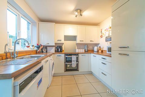 3 bedroom property for sale, Roundbush Crescent, Caerwent, NP26