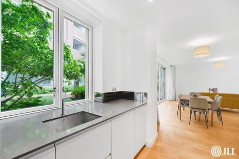 4 bedroom flat to rent, Botanical Mews London E15