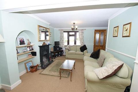 3 bedroom terraced house to rent, Longmeads Close, Writtle, CM1