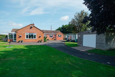 4 bedroom bungalow for sale, Main Road, Worcester WR5