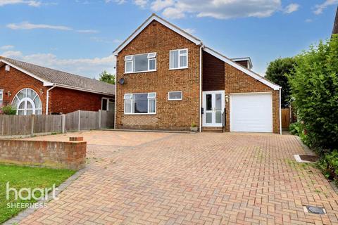 4 bedroom detached house for sale, Seathorpe Avenue, Minster