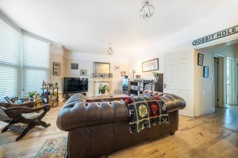 1 bedroom apartment to rent, Hazellville Road London N19