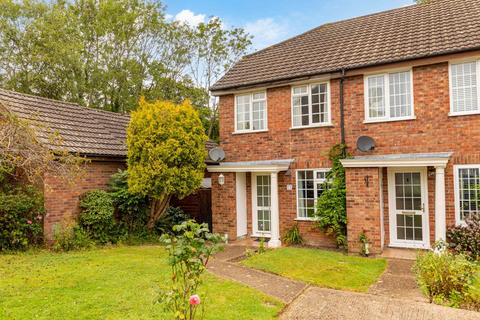 2 bedroom end of terrace house for sale, Farm Close, East Grinstead RH19