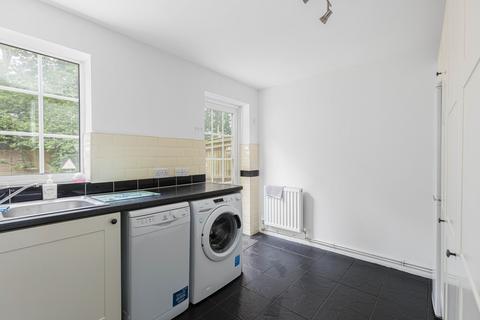 43 Farm Close, East Grinstead, RH19 3QQ