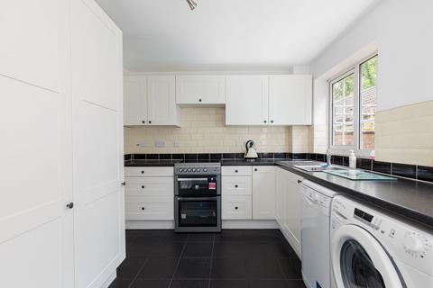 43 Farm Close, East Grinstead, RH19 3QQ