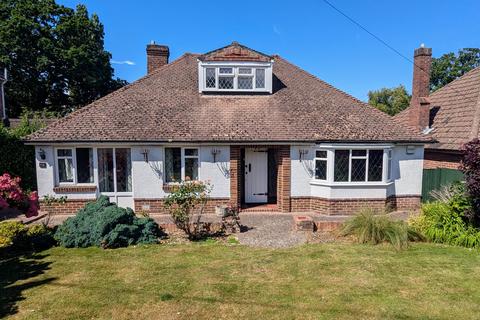 4 bedroom bungalow for sale, BLACKBROOK PARK AVENUE, FAREHAM. AUCTION GUIDE PRICE £360,000.