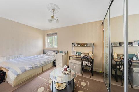 1 Ridge Close, London, NW4 1ER