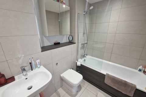 2 bedroom flat to rent, Downtown, 7 Woden Street, Salford, Lancashire, M5