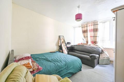 3 bedroom flat for sale, Crownstone SW2, Brixton, London, SW2