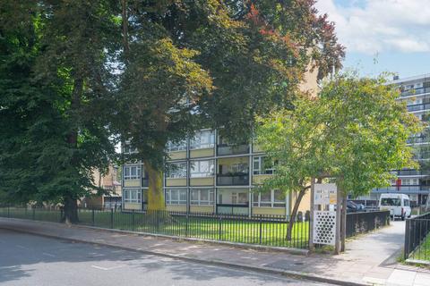 3 bedroom flat for sale, Crownstone SW2, Brixton, London, SW2