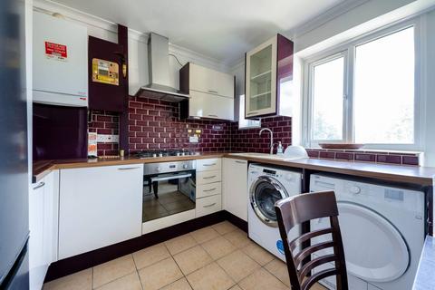 2 bedroom flat to rent, Clive Road, West Dulwich, London, SE21