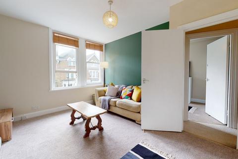 2 bedroom flat to rent, Victoria Road