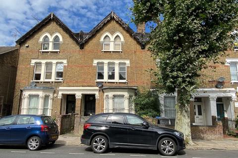 2 bedroom flat to rent, Victoria Road