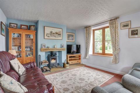 3 bedroom semi-detached house for sale, Stratford Road, Newbold On Stour, Stratford-upon-avon, CV37 8TR