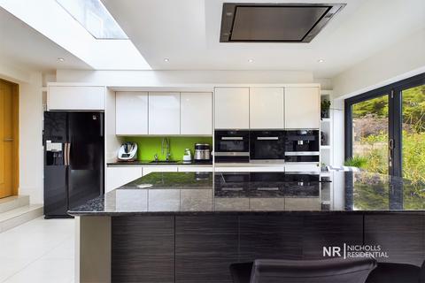 45 Bridge Road, Chessington, KT9 2RX