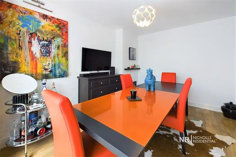 45 Bridge Road, Chessington, KT9 2RX