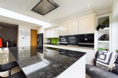 45 Bridge Road, Chessington, KT9 2RX