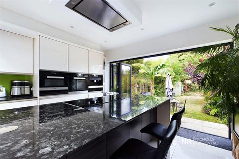 45 Bridge Road, Chessington, KT9 2RX