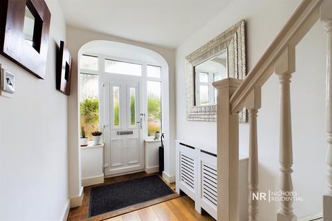 45 Bridge Road, Chessington, KT9 2RX