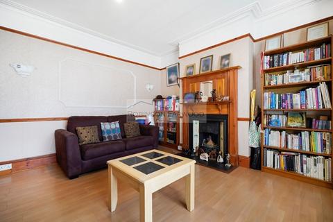 5 bedroom semi-detached house for sale, Cricklade Avenue, London SW2