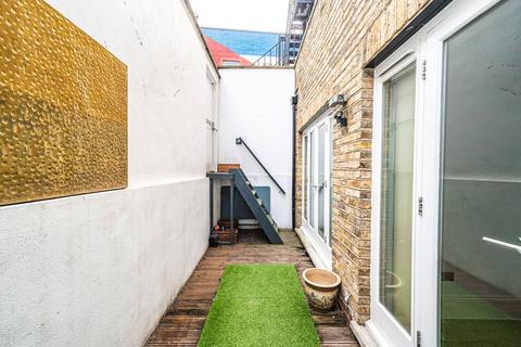 1 bedroom flat for sale, Stoke Newington Road, Stoke Newington, London, N16