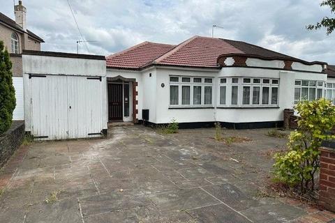 2 bedroom bungalow for sale, Repton Gardens, Gidea Park