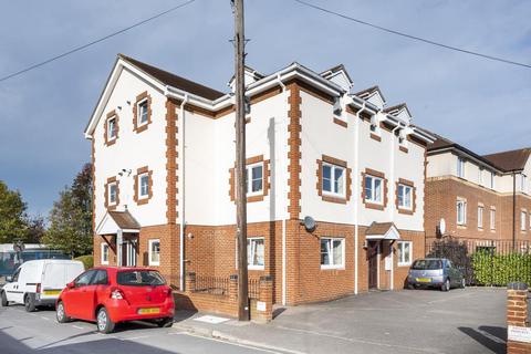 2 bedroom flat for sale, Woking,  Surrey,  GU21