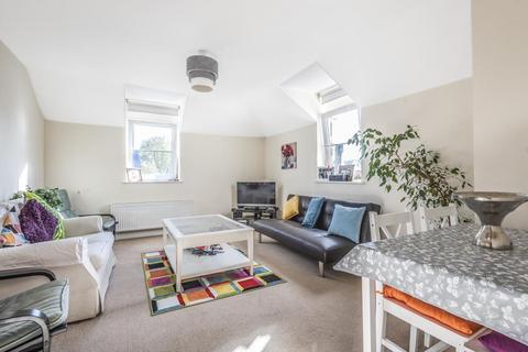 2 bedroom flat for sale, Woking,  Surrey,  GU21