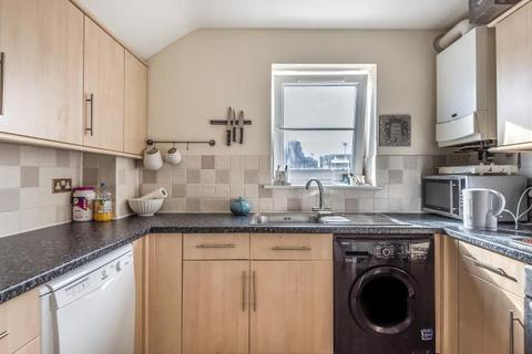 2 bedroom flat for sale, Woking,  Surrey,  GU21