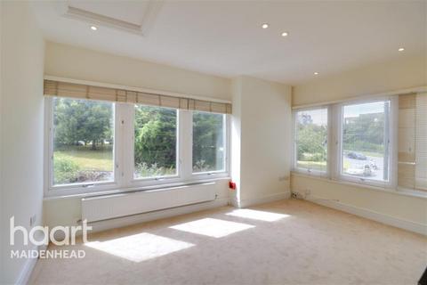 2 bedroom flat to rent, High Street Maidenhead