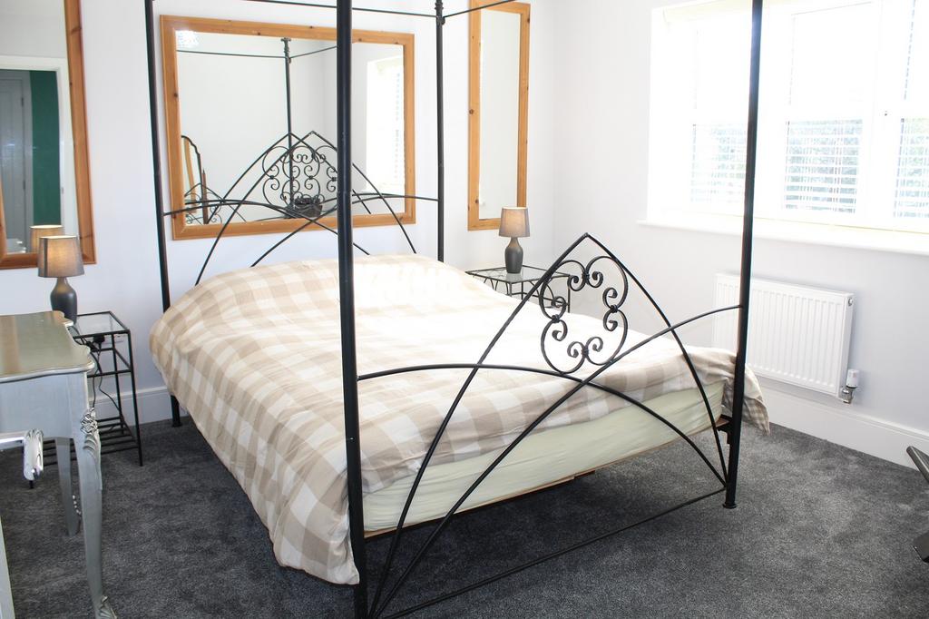 Bedroom 2 (L- Shaped)