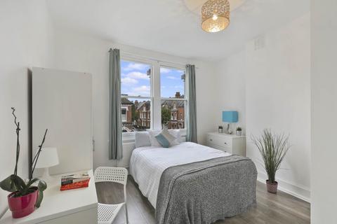 5 bedroom flat to rent, 5 beds 5 baths flat Granard Road, SW12