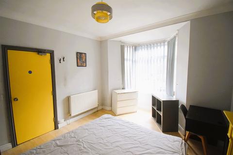undefined, Broadway (Yellow), Pontypridd