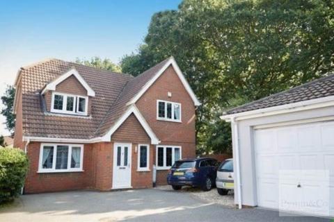 4 bedroom detached house to rent, Walnut Close, Norwich NR8